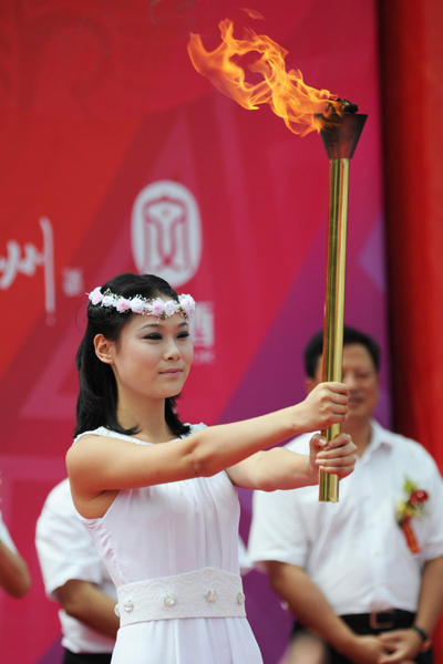 第九届全国少数民族传统体育运动会圣火采集并在遵义传递