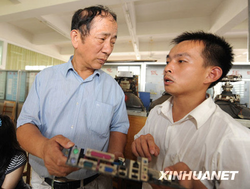 吴天祥：为群众服务不能退休