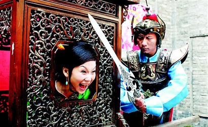 成都草根剧组开拍山寨《三枪》玩寂寞