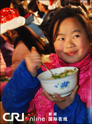 志愿者在山里学校的晚餐（组图）