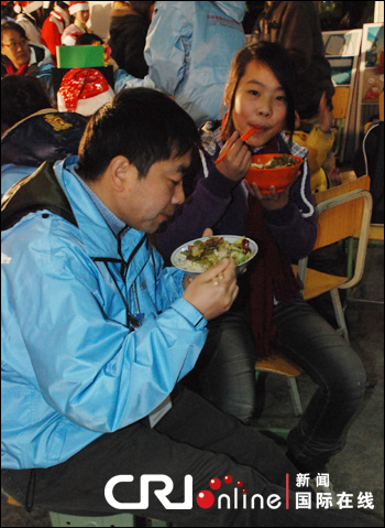 志愿者在山里学校的晚餐（组图）