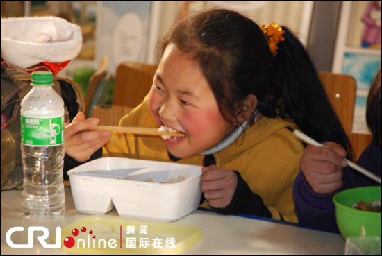 志愿者在山里学校的晚餐（组图）