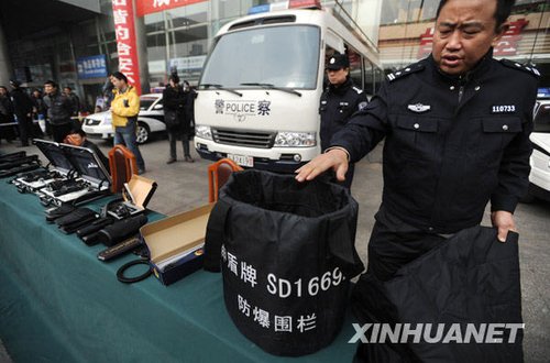 组图：成都铁路公安增购新装备保春运