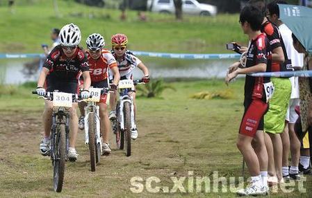 成都举办首届自行车车迷健身节