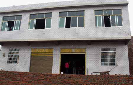四川华蓥76户山区村民告别土坯危房住上新楼房（图）