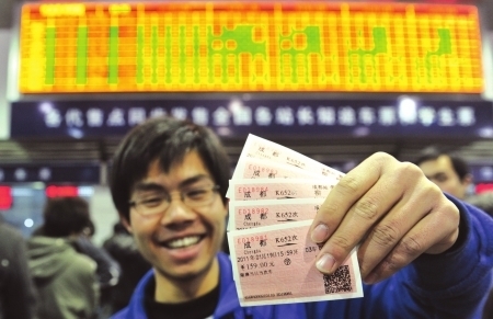 成都车站开售春运火车票 10天内大部分车次有票