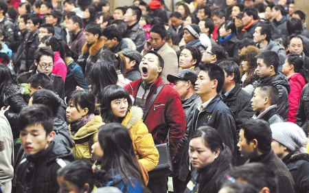 成都车站开售春运火车票 10天内大部分车次有票