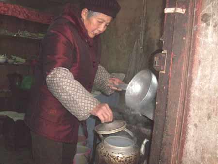 好人“王二嬢”二十余年照顾非亲精神病人