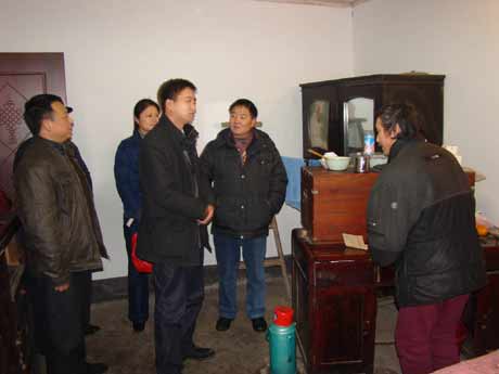 柏溪镇20万元慰问困难群众