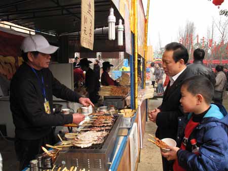 秦淮花灯照亮金沙遗址博物馆 免费汤圆闹元宵