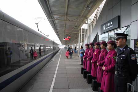 成铁乘警动卧列车上保春运平安