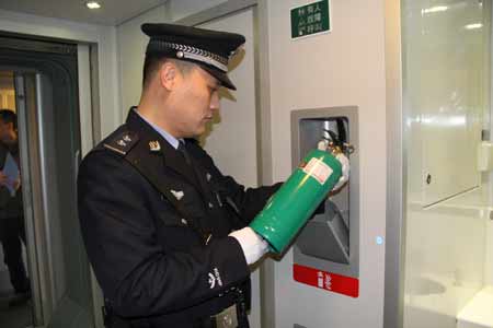 成铁乘警动卧列车上保春运平安