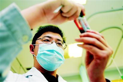 华西医院“中毒组”解毒高手 破百毒救下几千人