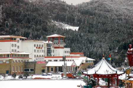华蓥山阳春三月下大雪 气温降至零下3度