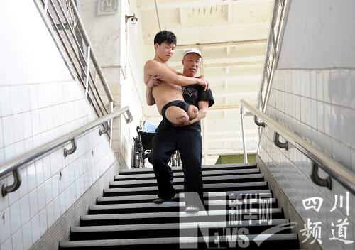 地震伤残学生代国宏：双手划出新人生