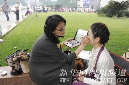 千人争抢35个岗位 成都空乘应聘热