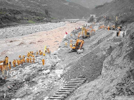 因大暴雨受阻的全部旅客平安到达目的地