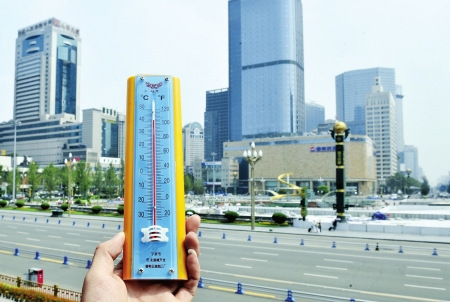 成都“热惨了”6路记者实测地表温度