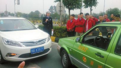 成都出租车与驾驶人绑定管理　严管出租车违法