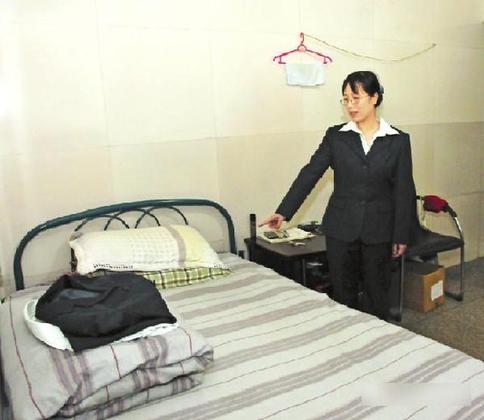 泸州银行女职员半夜
