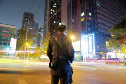 成都不穿警服的“鹰眼” 一天绕行辖区30多圈(图)