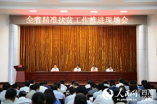 坚持“双轮驱动” 强力推进四川扶贫攻坚