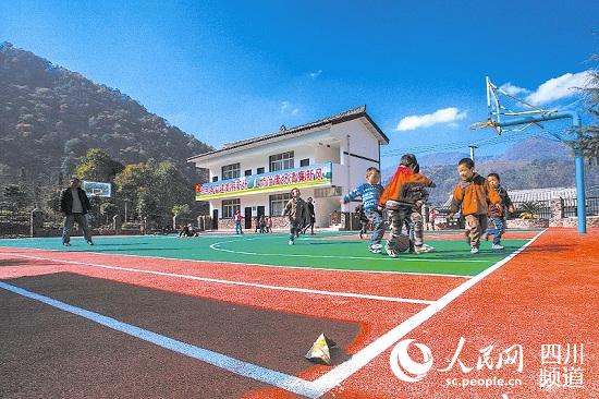 坚持“双轮驱动” 强力推进四川扶贫攻坚
