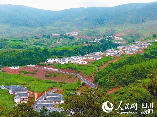 坚持“双轮驱动” 强力推进四川扶贫攻坚