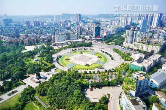 航拍:白云下的四川是这样的!