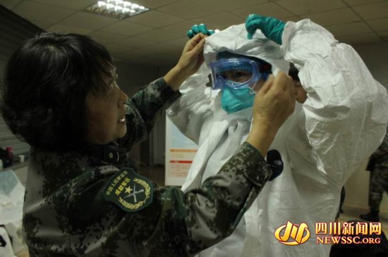 探访中国援利医疗队集训营 穿脱防护服耗时40