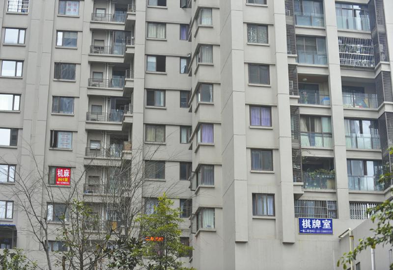 成都一小区50多家麻将馆 闹麻 了 熟客耍晚了自