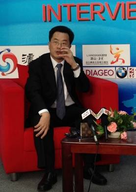 “请进来”“走出去”双向互动助推泸州国际化