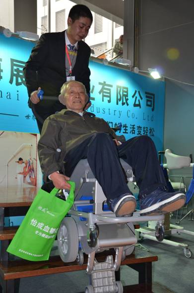 成都举办首届残博会 凸显高科技、人性化