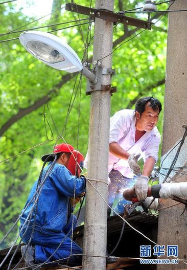 [人物写真]“烈日下，我们坚守岗位”