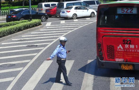 [人物写真]“烈日下，我们坚守岗位”