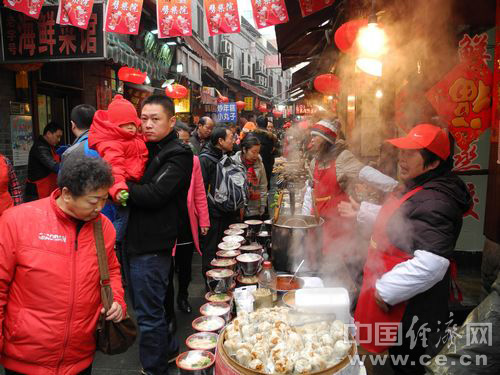 青岛劈柴院年味浓