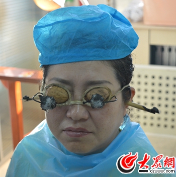 中风老汉“灸”一个月想扔拐 记者体验神奇针灸