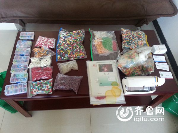济南警方破假药案中案:皮鞋胶囊变身假药外套