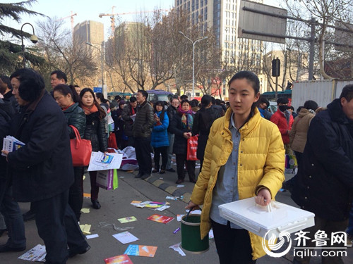 济南1754名考生参加美术统考 石膏嘴布老虎成