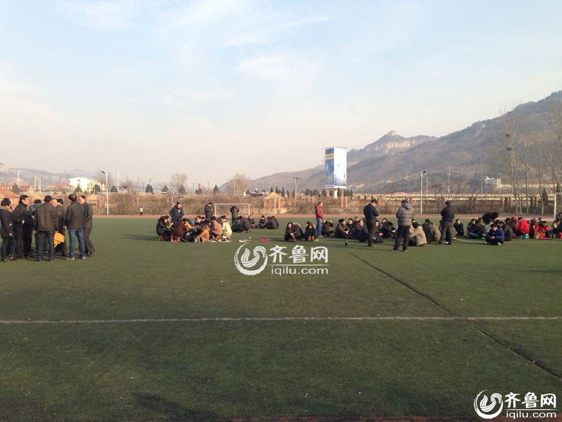 济南历城一中教师因拖欠工资停课 官方称政策