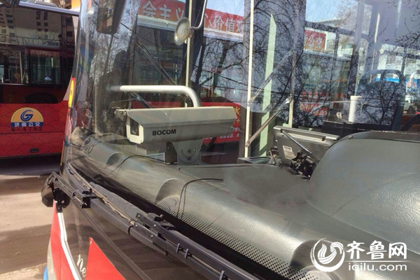 济南启用移动公交抓拍系统 公交车上入驻电子警察