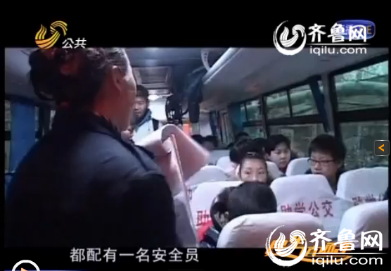 校车之殇：德州一小学校长无证驾驶山寨校车被撞侧翻