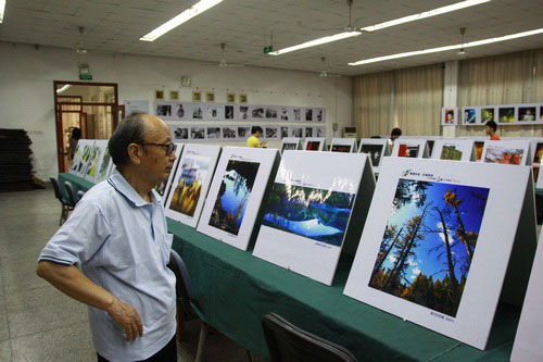 吴思强教授“追梦人生·情系瞬间 ”摄影三十年回顾展在山东师范大学举办