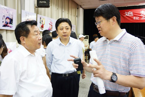 吴思强教授“追梦人生·情系瞬间 ”摄影三十年回顾展在山东师范大学举办