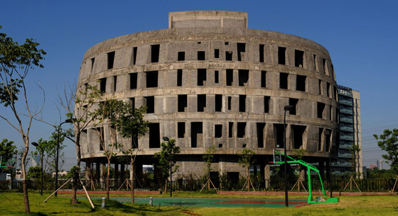 世界最大800吨抓斗在山东烟台诞生