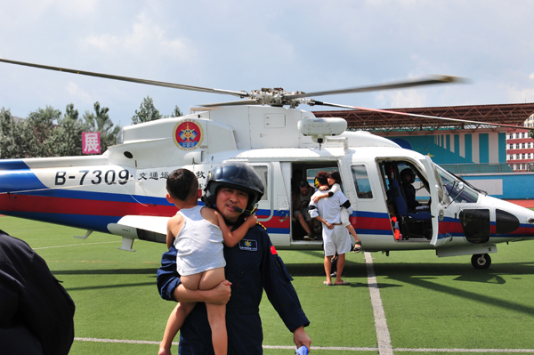 交通运输部两架专业救助直升机解救辽宁28名