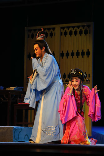 第十届中国艺术节重点参评剧目五音戏《云翠仙》在淄博剧院上演