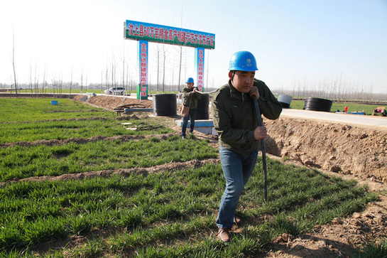 山东省汶上县供电公司为万亩示范方春灌用电