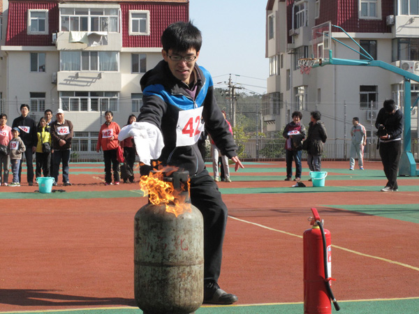 青岛市南区举办趣味消防运动会