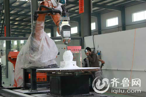 亚洲最大规模工业机器人培训基地：机器人打乒乓球